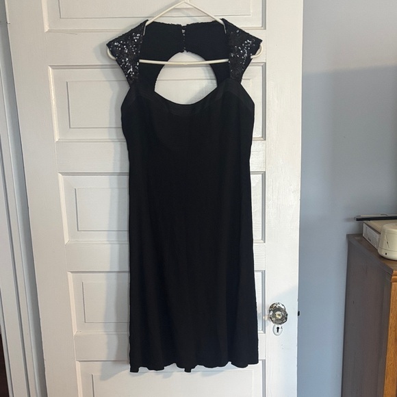 Badgley Mischka Dresses & Skirts - Badgley Mischika Elegant Black Dress with Sequin Details